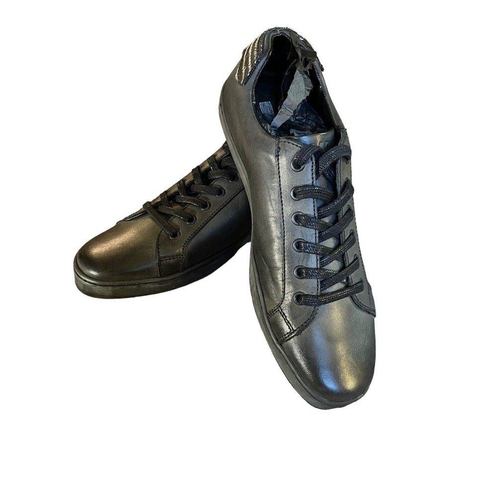 U Roads men’s sneakers size 42 (9) black recycled shoes